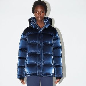 NWT Aritzia The Super Puff Admiral (Navy) Liquid Shine